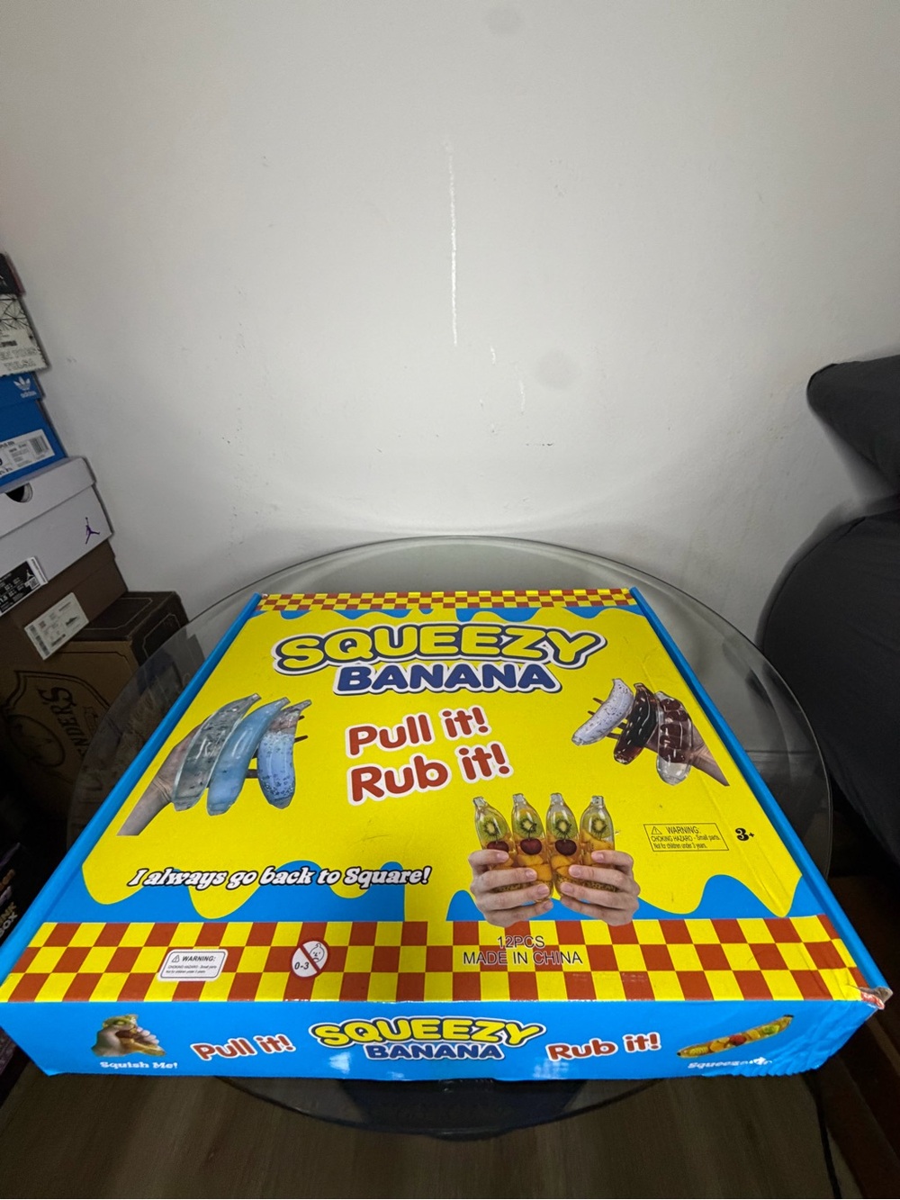 (Viral) Banana Squishy Display Case includes 12
(Bundle of 12)